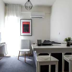 https://the-corner-suite-in-historical-center.hotelschalkidiki.net